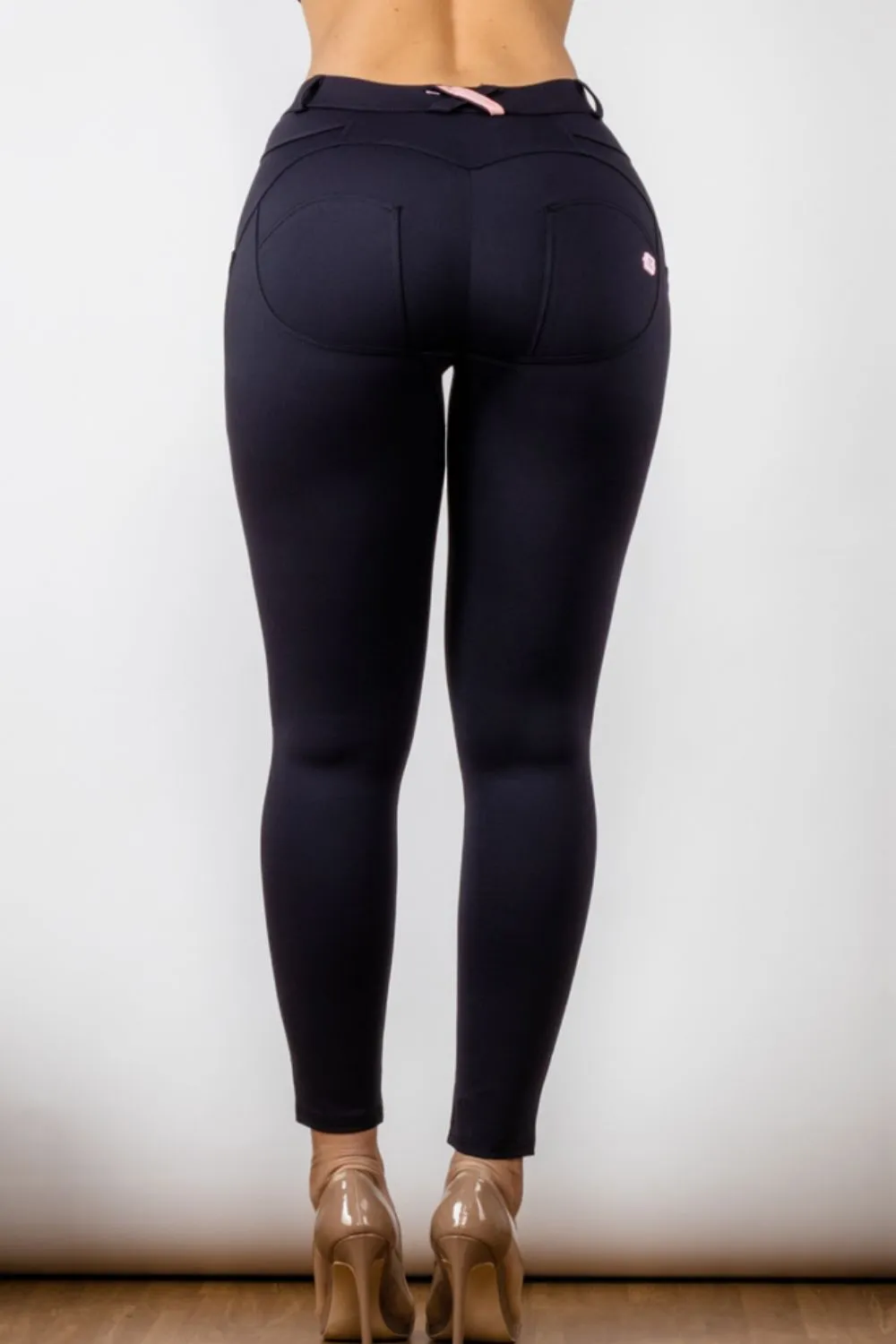 Buttoned leggings with long, skinny fit.