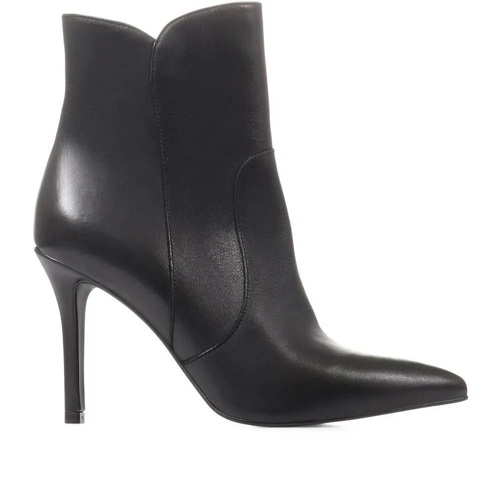 Cadence Black Leather Ankle Boots | Shop Now - CODE 322-536.