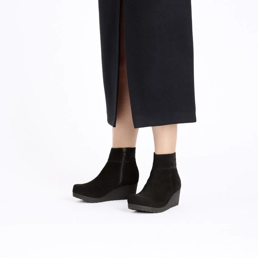 Ebba Black Suede Shoes