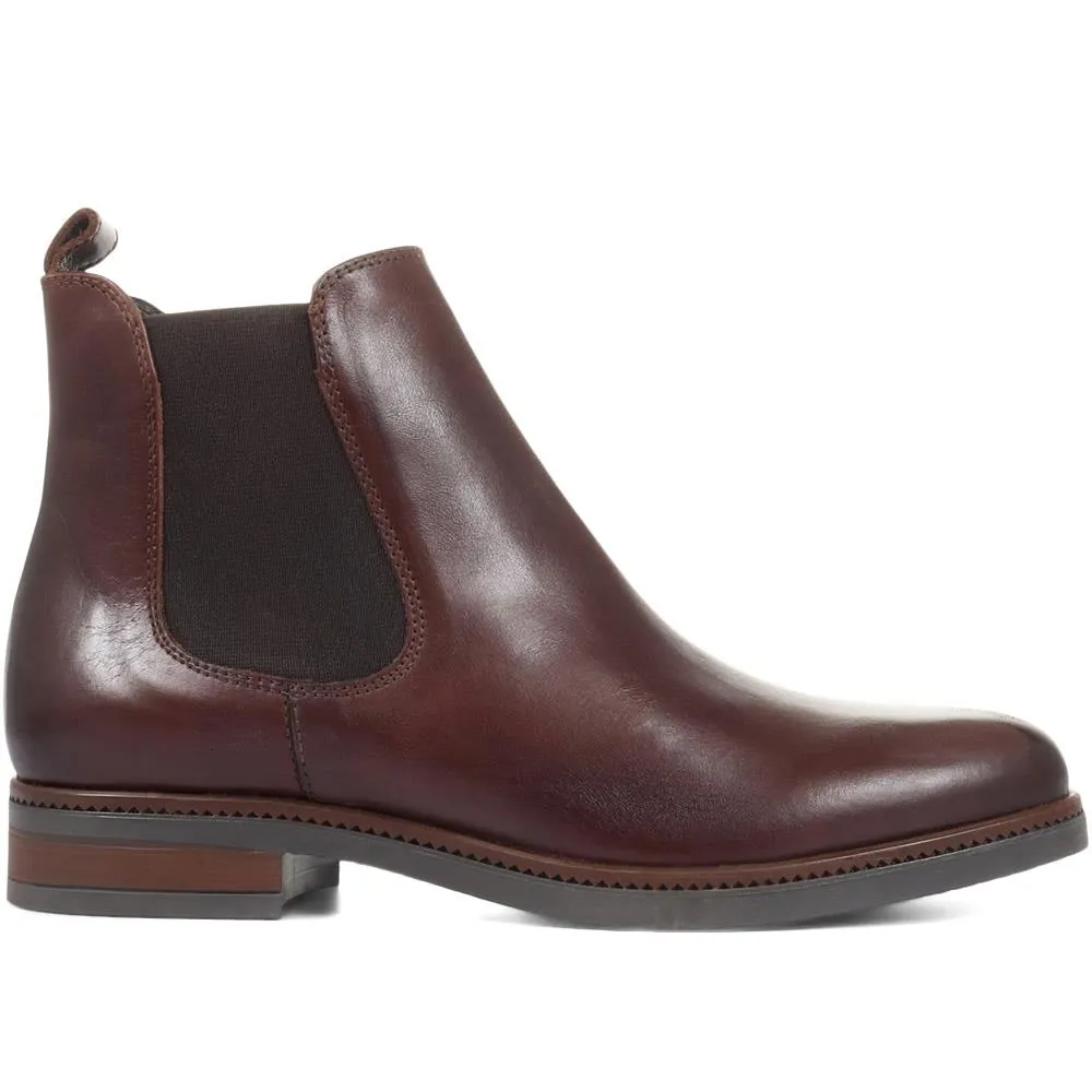 Leather Chelsea Boots - 320 550