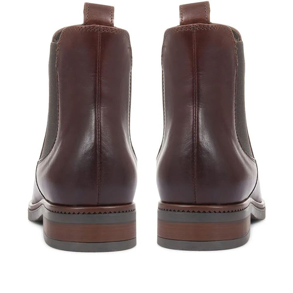 Leather Chelsea Boots - 320 550