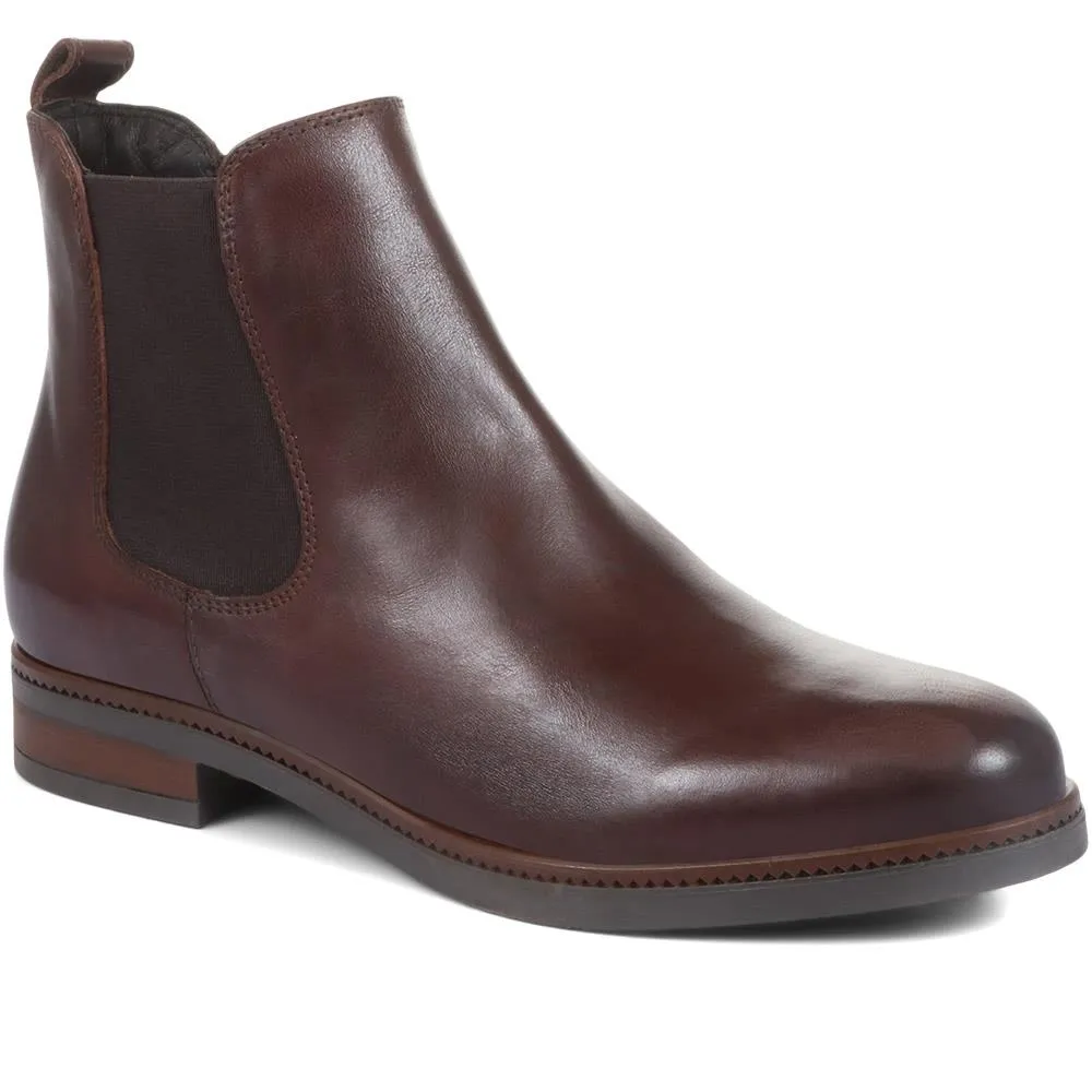 Leather Chelsea Boots - 320 550