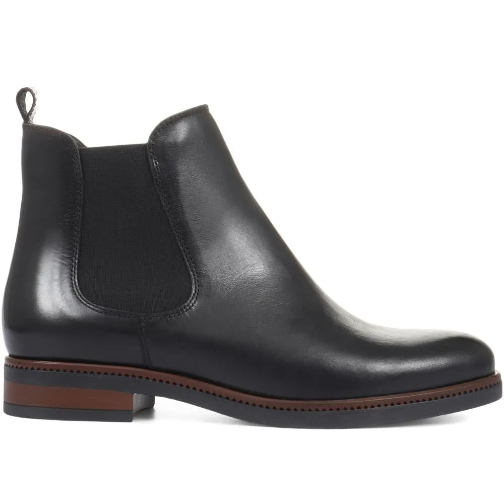 Leather Chelsea Boots - 320 550