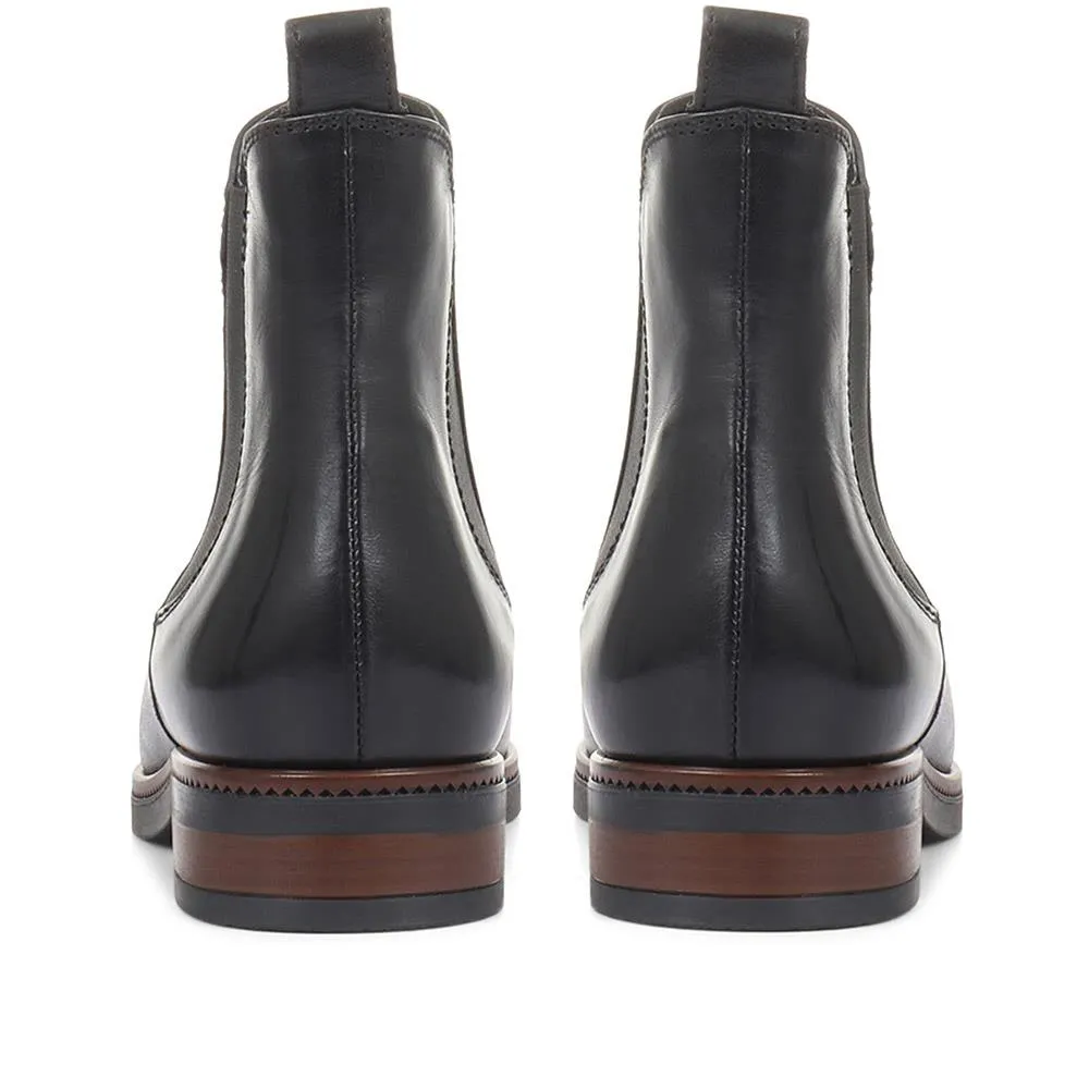 Leather Chelsea Boots - 320 550