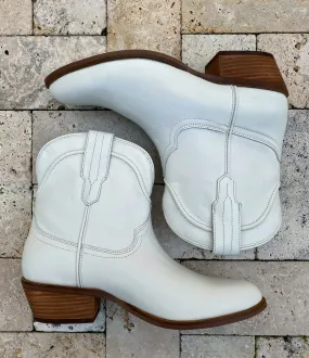 Saguaro White V Cut Leather Boots - BACKORDER 2/25/24