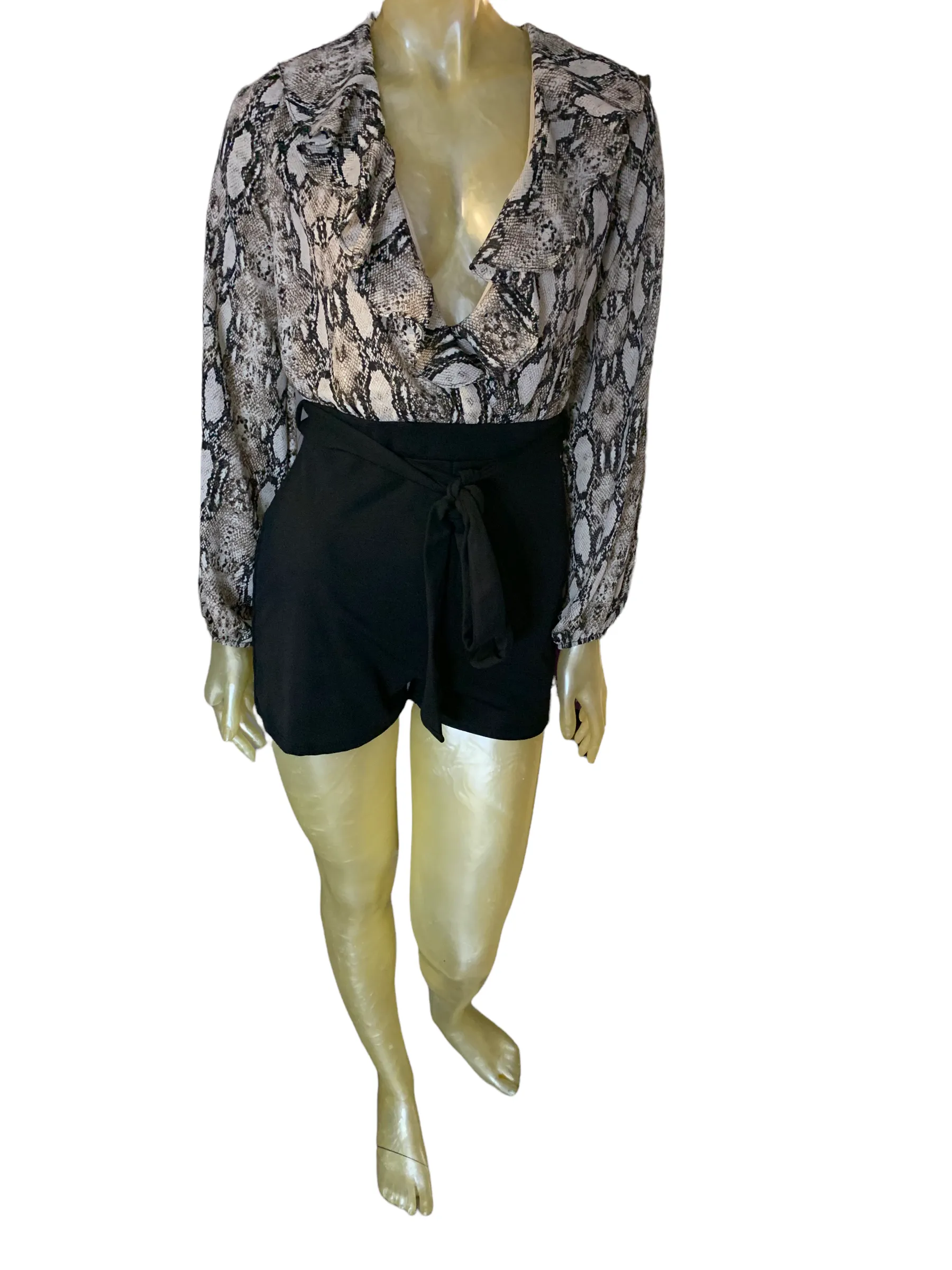 Snake print ruffled shirt with jumpsuit shorts - Buy now!