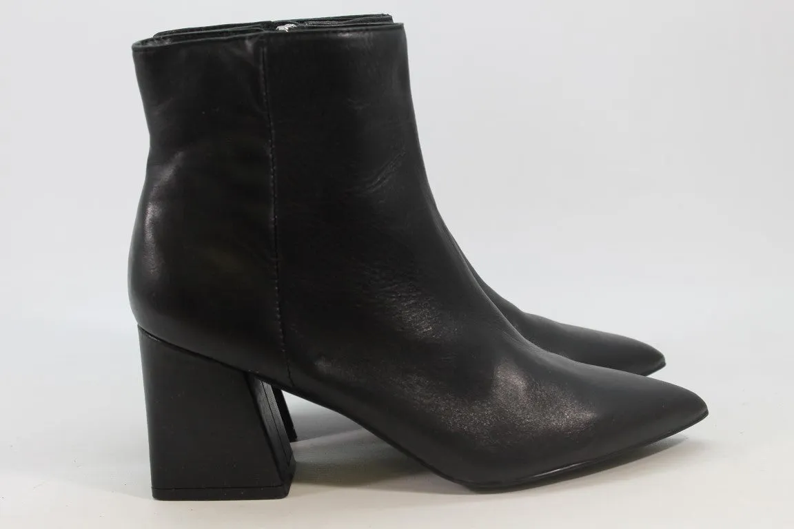 Steve Madden Black Boots 8M