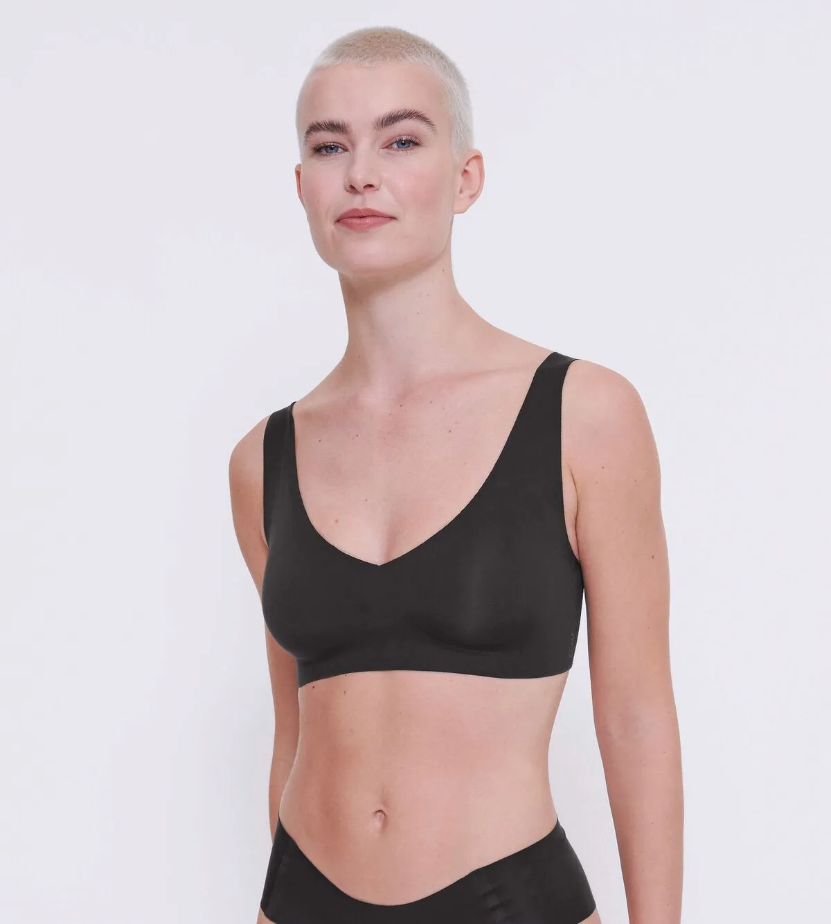 Zero Feel Bralette 2.0 - Black - shop online for comfortable, seamless black bralettes at great prices.