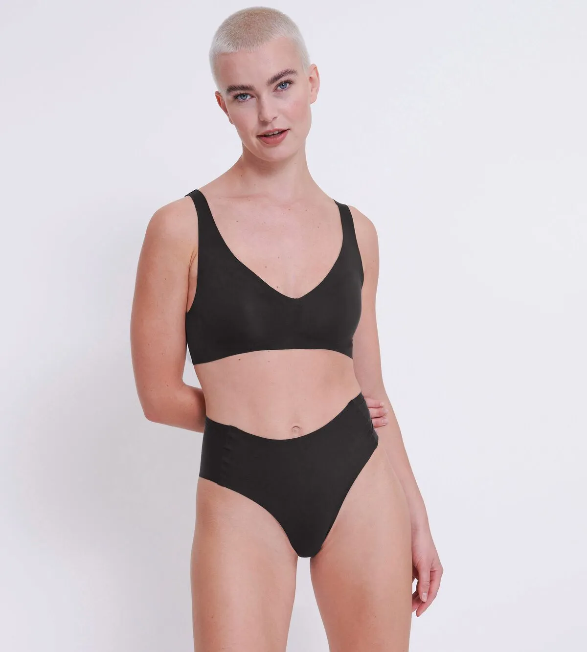 Zero Feel Bralette 2.0 - Black - shop online for comfortable, seamless black bralettes at great prices.